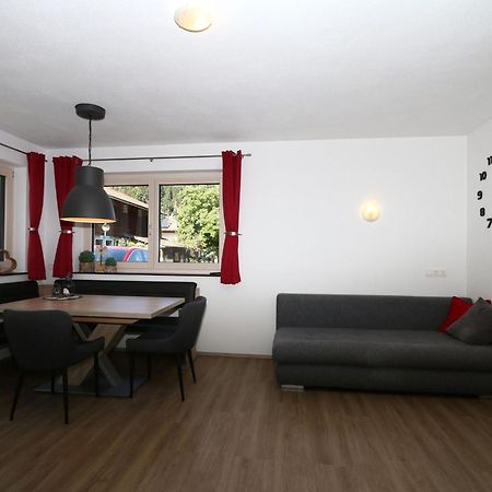 Quiet Holiday Flat Near The Mayrhofen Ski Area Schwendau Luaran gambar